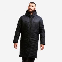 Długa parka do piłki nożnej. Czarne parki męskie KIPSTA, l, bez wzorów, sportowe, bez kołnierzyka, bez kaptura. Za 349.99 zł.