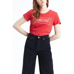 Levi's The Perfect Koszulka Czerwony. Czerwone bluzki damskie Levi's®, s, bez wzorów, z bawełny, bez kołnierzyka, bez ramiączek. Za 137.95 zł.