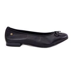 Skórzane Baleriny Damskie Maciejka P6800-01 Czarne z kokardą. Czarne balerinki damskie bez wzorów, eleganckie, bez obcasa, na płaskiej podeszwie, bez zapięcia. Za 315.69 zł.