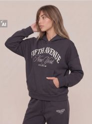 Dresowa bluza hoodie loose fit z napisem - szary. Szare bluzy damskie Sinsay, l, bez wzorów, z dresówki, sportowe, bez ramiączek, bez kaptura. Za 39.99 zł.