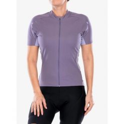 Koszulka rowerowa damska Rab Cinder Jersey. Fioletowe koszulki sportowe damskie RAB, bez wzorów, z jersey, bez ramiączek. W wyprzedaży za 417.10 zł.