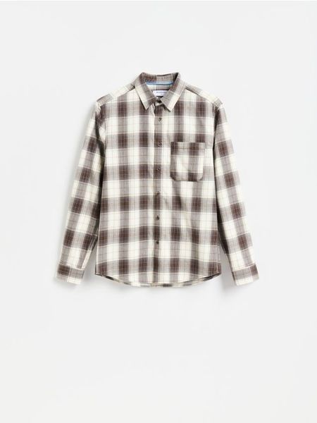 Koszula regular fit w kratę - kremowy. Białe koszule męskie Reserved, l, bez wzorów, z bawełny, bez kołnierzyka, bez ramiączek. Za 129.99 zł.