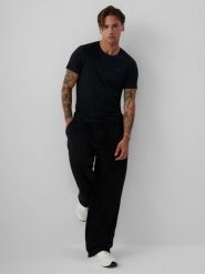 4F T-shirt slim gładki męski - szary XL. Szare t-shirty męskie 4F, m, bez wzorów, z dzianiny, bez kołnierzyka, bez ramiączek. Za 69.99 zł.