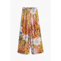 Spodnie damskie Desigual Nasau. Spodnie dresowe damskie Desigual, bez wzorów, eleganckie, długie. Za 259.30 zł.