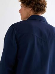 MESKA KURTKA WRANGLER COACHES JACKET NAVY 112377971. Niebieskie kurtki męskie Wrangler, l, bez wzorów, bez kaptura. Za 239.99 zł.