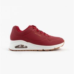 Buty na co dzień damskie SKECHERS UNO STAND ON AIR eko skóra. Czerwone obuwie sportowe damskie Skechers, bez wzorów, ze skóry, bez zapięcia, trekkingowe, Skechers Sport. Za 303.00 zł.