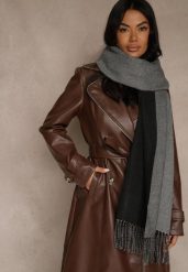 Czarny Szalik z Bawełny i Wiskozy o Klasycznym Fasonie z Frędzlami Vetirosa. Czarne szaliki damskie Renee, bez wzorów, z bawełny. Za 39.99 zł.