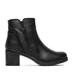 Botki Go Soft. Czarne botki damskie GO SOFT, bez wzorów, bez obcasa, na słupku, bez zapięcia. Za 139.99 zł.