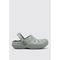 Sandały CROCS CLASSIC LINED CLOG Zielony. Zielone sandały męskie Crocs, bez wzorów, z gumy, bez zapięcia. Za 318.38 zł.