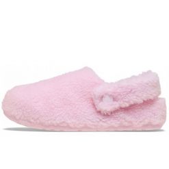 Klapki Crocs Classic Cozzzy Slipper Dorośli. Czerwone klapki damskie Crocs, bez wzorów, z futra, sportowe, bez obcasa, bez zapięcia. Za 293.99 zł.
