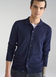 PAKO LORENTE – Granatowy kardigan z kołnierzykiem P24SF-2X-001-G-0 - Pako Lorente. Niebieskie swetry męskie Pako Lorente, m, bez wzorów, z dzianiny, bez kołnierzyka, bez ramiączek. Za 199.99 zł.