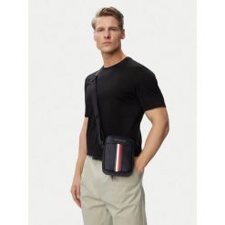 Saszetka Tommy Hilfiger. Czarne saszetki i nerki męskie Tommy Hilfiger, małe. Za 329.99 zł.