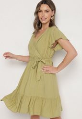 Zielona Wiskozowa Sukienka z Kopertowym Dekoltem i Paskiem Aurenelle. Zielone sukienki damskie Born2be, na co dzień, na lato, l, bez wzorów, z jeansu, eleganckie, bez kołnierzyka, bez ramiączek, midi, dopasowane. Za 54.99 zł.