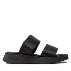Klapki Calvin Klein Jeans. Czarne klapki damskie Calvin Klein Jeans, bez wzorów, z jeansu, bez obcasa, bez zapięcia. Za 269.99 zł.