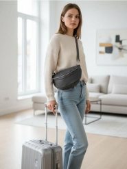 Saszetka nerka na regulowanym pasku z imitacji skóry - czarny. Czarne saszetki i nerki męskie Sinsay, bez wzorów, ze skóry. Za 29.99 zł.