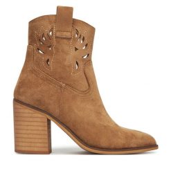 Botki DeeZee. Brązowe botki damskie DeeZee, bez wzorów, bez obcasa, na słupku, bez zapięcia. Za 169.99 zł.