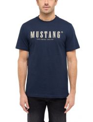 Męski T-Shirt Mustang Style Austin Dark Sapphire 1016281 4136. Niebieskie t-shirty męskie Mustang, m, bez wzorów, bez kołnierzyka, bez ramiączek. Za 69.99 zł.
