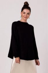 Luźny sweter damski z szerokimi rękawami czarny. Czarne swetry nierozpinane damskie BE Knit, uniwersalny, bez wzorów, z jeansu, biznesowe, bez kołnierzyka, bez ramiączek. Za 249.00 zł.