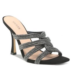 Klapki Guess. Czarne klapki damskie Guess, z aplikacjami, bez obcasa, bez zapięcia. Za 699.99 zł.