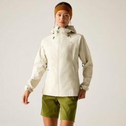 Damska wodoodporna kurtka Torrek Breathe Easy. Białe kurtki sportowe damskie Dare 2B, bez wzorów, bez ramiączek, bez kaptura, trekkingowe. Za 499.99 zł.