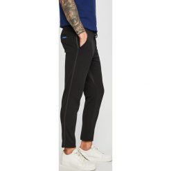 Scotch & Soda - Spodnie. Czarne spodnie materiałowe męskie Scotch & Soda, bez wzorów, z bawełny. Za 499.90 zł.
