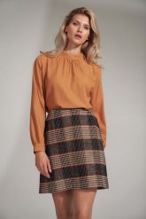 Bluzka na Stójce z Marszczeniem - Brązowa. Brązowe bluzki damskie Figl, l, bez wzorów, z elastanu, bez kołnierzyka, bez ramiączek. Za 189.00 zł.