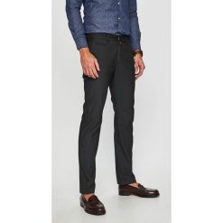 Pierre Cardin - Spodnie Lyon. Czarne eleganckie spodnie męskie Pierre Cardin, bez wzorów, z bawełny. W wyprzedaży za 239.90 zł.