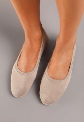 Ciemnobeżowe Balerinki z Elastyczną Cholewką Lililena. Brązowe balerinki damskie Born2be, na lato, bez wzorów, eleganckie, bez obcasa, bez zapięcia. Za 44.99 zł.