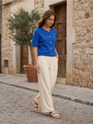 Kardigan z krótkim rękawem - niebieski. Niebieskie kardigany damskie Sinsay, l, bez wzorów, bez kołnierzyka. W wyprzedaży za 29.99 zł.