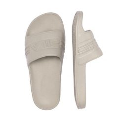 Klapki basenowe damskie Fila Jetspeed wsuwane. Brązowe klapki damskie Fila, bez wzorów, bez obcasa, bez zapięcia. W wyprzedaży za 68.00 zł.