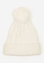 Biała Czapka Zdobiona Warkoczowym Splotem i Pomponem Etarinna. Białe czapki damskie Renee, na zimę, z aplikacjami, z dzianiny, eleganckie. Za 29.99 zł.