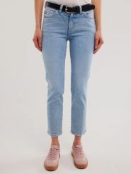 Jeansy damskie z krótką nogawką niebieskie Adela Cropped 205. Niebieskie jeansy damskie BIG STAR, bez wzorów, z jeansu, eleganckie, krótkie. W wyprzedaży za 159.99 zł.
