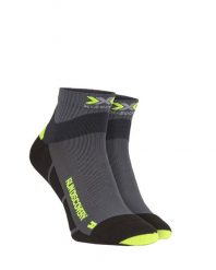 Skarpety biegowe X-Socks Run Discovery 4.0. Czarne skarpety męskie X-Socks, bez wzorów, z materiału. Za 50.00 zł.