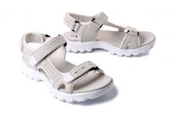 ARTIKER RELAKS 56C1244 biały, sandały damskie. Brązowe sandały damskie Artiker Relaks, bez wzorów, bez obcasa, bez zapięcia. Za 175.92 zł.