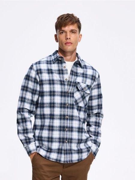 Koszula regular fit w kratę - niebieski. Niebieskie koszule męskie Reserved, l, bez wzorów, z bawełny, bez kołnierzyka, bez ramiączek. Za 139.99 zł.