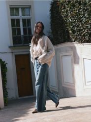 Kardigan oversize z frędzlami - kremowy. Białe kardigany damskie Reserved, l, w ażurowe wzory, z dzianiny, bez kołnierzyka. W wyprzedaży za 159.99 zł.