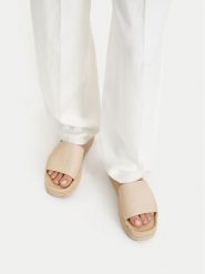 Calvin Klein Klapki Flatf Espa Mule Lth Mg HW0HW03027 Beżowy. Brązowe klapki damskie Calvin Klein, bez wzorów, ze skóry, bez obcasa, bez zapięcia. Za 262.99 zł.