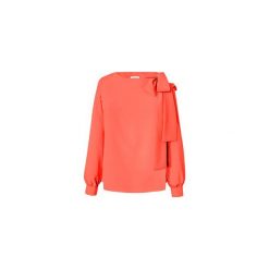 Koralowa bluzka damska wiązana na kokardę. Czerwone bluzki damskie Bien fashion, s, bez wzorów, z poliesteru, eleganckie, bez kołnierzyka, bez ramiączek. Za 119.00 zł.