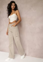 Ciemnobeżowe Jeansy Cargo High Waist z Kieszeniami Anora. Brązowe jeansy damskie Renee, bez wzorów, z jeansu, z podwyższonym stanem. Za 129.99 zł.