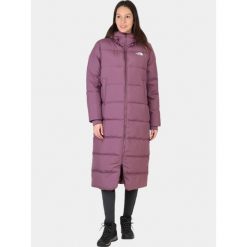 Płaszcz Zimowy Damski The North Face Triple C. Fioletowe płaszcze damskie The North Face, na zimę, bez wzorów, z puchu, eleganckie, bez kołnierzyka, bez kaptura. W wyprzedaży za 1,449.75 zł.