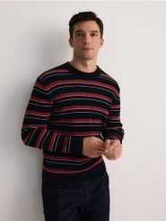 Lekki bawełniany sweter - wielobarwny. Swetry męskie Reserved, l, bez wzorów, z bawełny, bez kołnierzyka, bez ramiączek. W wyprzedaży za 79.99 zł.