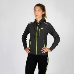 Damska bluza z kapturem ULTRASOFT. Szare bluzy damskie BODYCROSS, s, bez wzorów, z materiału, bez ramiączek, z kapturem. Za 322.99 zł.