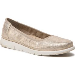 Baleriny LASOCKI WI16-BUMA-03. Żółte balerinki damskie Lasocki, bez wzorów, z nubiku, bez obcasa, bez zapięcia. W wyprzedaży za 89.99 zł.