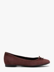 Bordowe welurowe baleriny z kokardką. Czerwone balerinki damskie Ryłko, bez wzorów, ze skóry, eleganckie, bez obcasa, na płaskiej podeszwie, bez zapięcia. Za 299.99 zł.