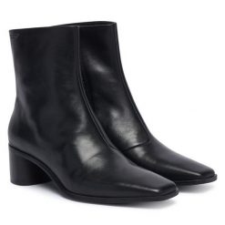 Botki Vagabond Shoemakers. Czarne botki damskie Vagabond Shoemakers, bez wzorów, bez obcasa, na słupku, bez zapięcia. Za 694.99 zł.