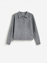 Wełniany sweter z kołnierzem - szary. Szare swetry nierozpinane damskie Reserved, l, bez wzorów, z wełny, bez kołnierzyka, bez ramiączek. Za 199.99 zł.