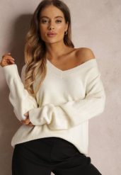 Biały Sweter z Wiskozy Oversize Conime. Białe swetry nierozpinane damskie Renee, uniwersalny, z aplikacjami, z jeansu, casualowe, bez kołnierzyka, bez ramiączek. Za 99.99 zł.