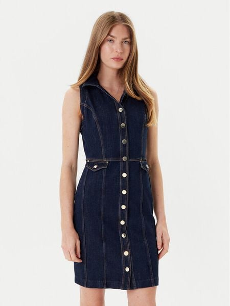 Guess Sukienka jeansowa W5YK24 D5PW1 Granatowy Regular Fit. Niebieskie sukienki damskie Guess, s, z aplikacjami, z bawełny, bez kołnierzyka, bez ramiączek. Za 439.99 zł.