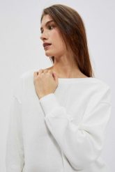 Bluza z dekoltem na plecach perłowa. Białe bluzy damskie MOODO, m, bez wzorów, z bawełny, bez ramiączek, bez kaptura. W wyprzedaży za 49.99 zł.