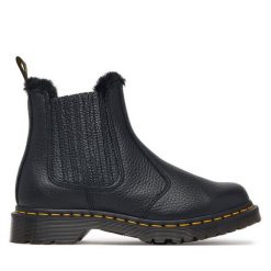 Sztyblety Dr. Martens. Czarne botki damskie Dr. Martens, bez wzorów, bez obcasa, na płaskiej podeszwie, bez zapięcia. Za 989.99 zł.